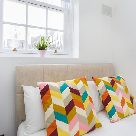 City Centre One Bedroom Apartment Next To Station, Newly Renovated Londres Extérieur photo