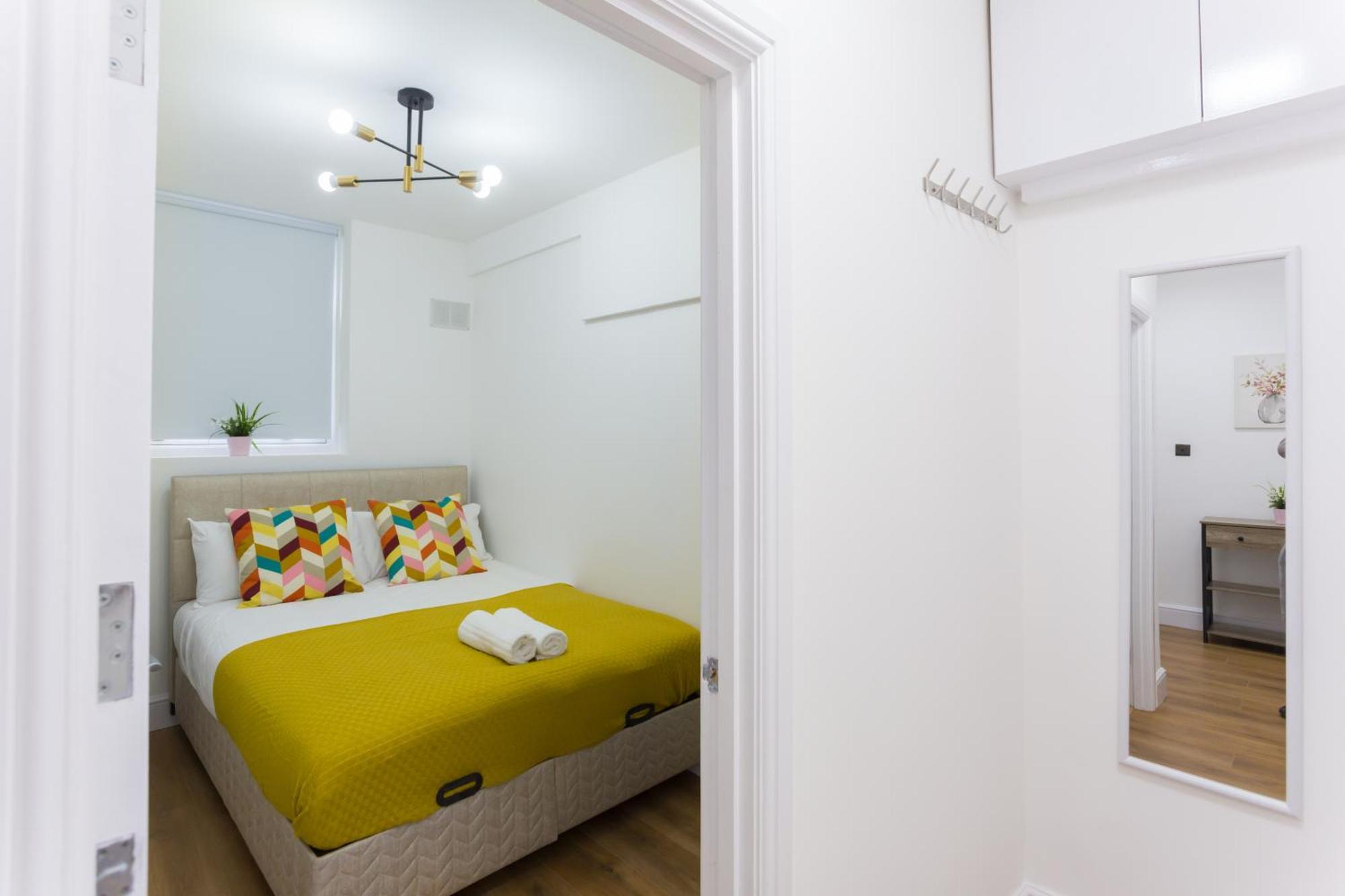 City Centre One Bedroom Apartment Next To Station, Newly Renovated Londres Extérieur photo