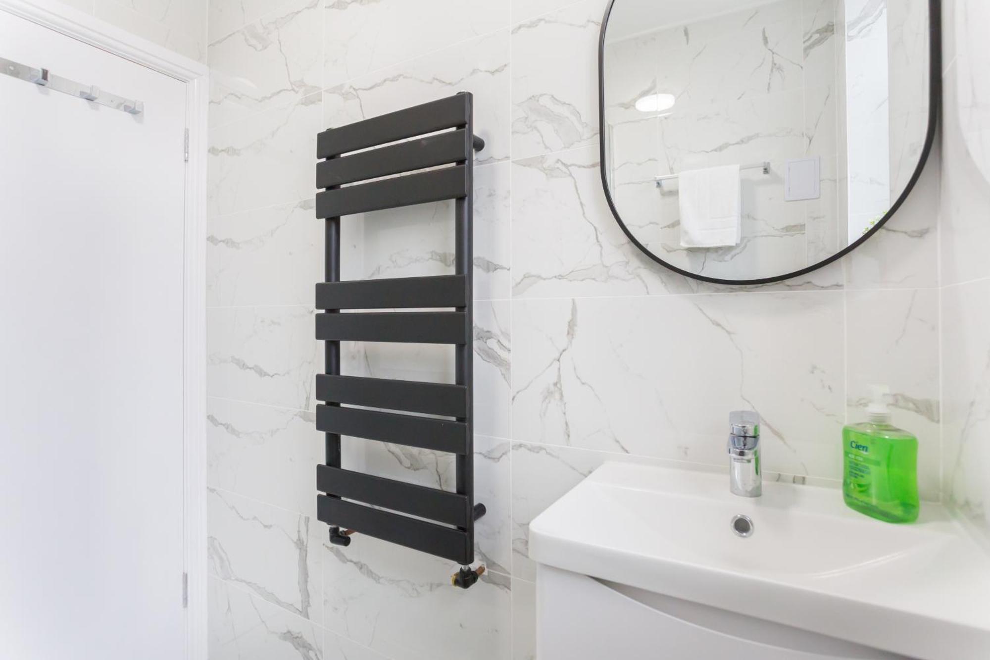 City Centre One Bedroom Apartment Next To Station, Newly Renovated Londres Extérieur photo