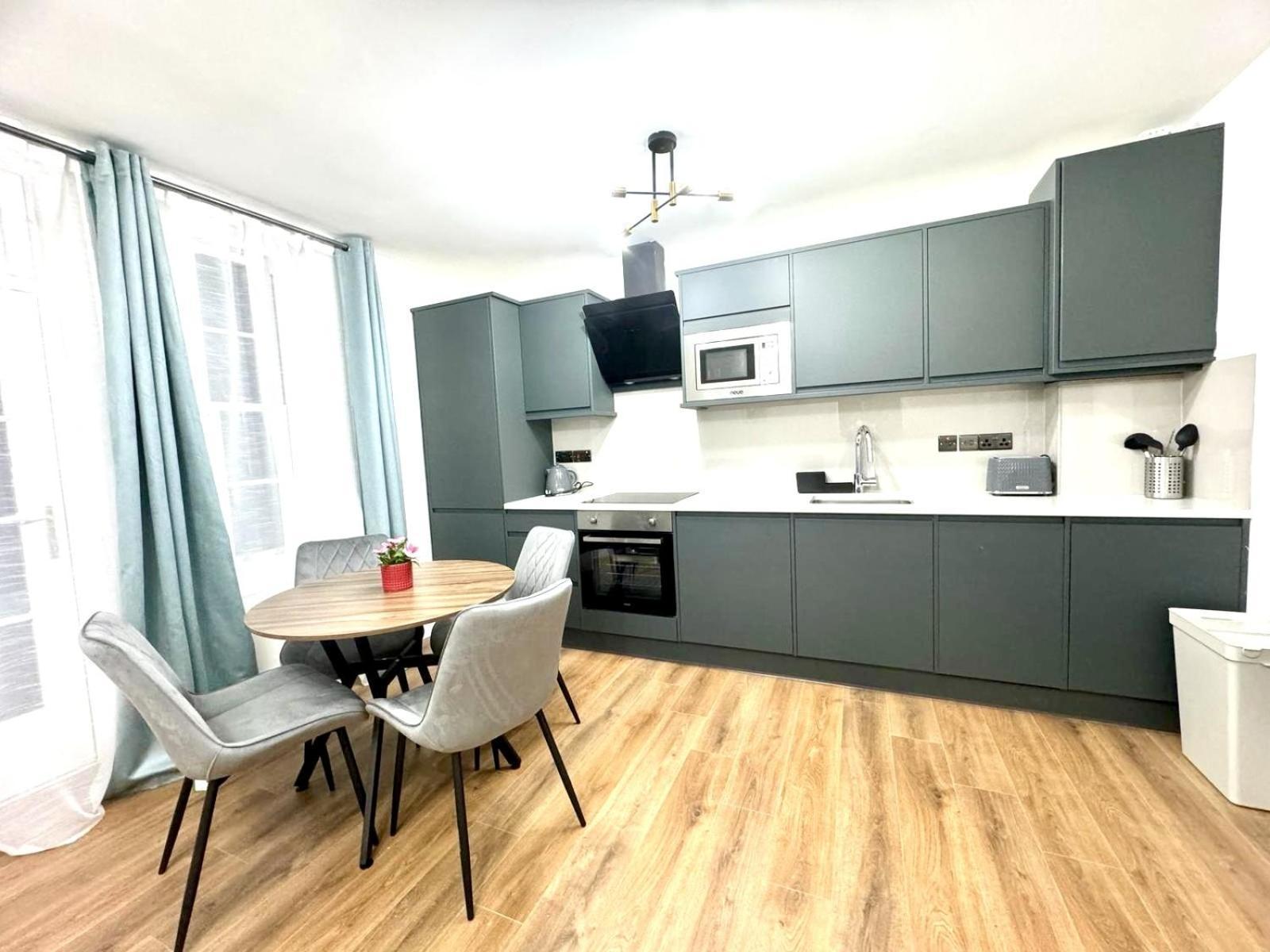 City Centre One Bedroom Apartment Next To Station, Newly Renovated Londres Extérieur photo