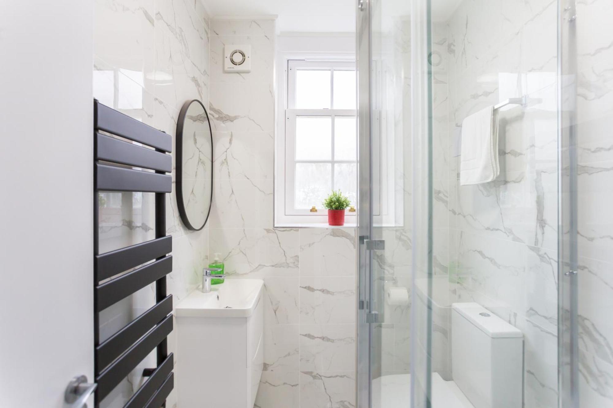 City Centre One Bedroom Apartment Next To Station, Newly Renovated Londres Extérieur photo