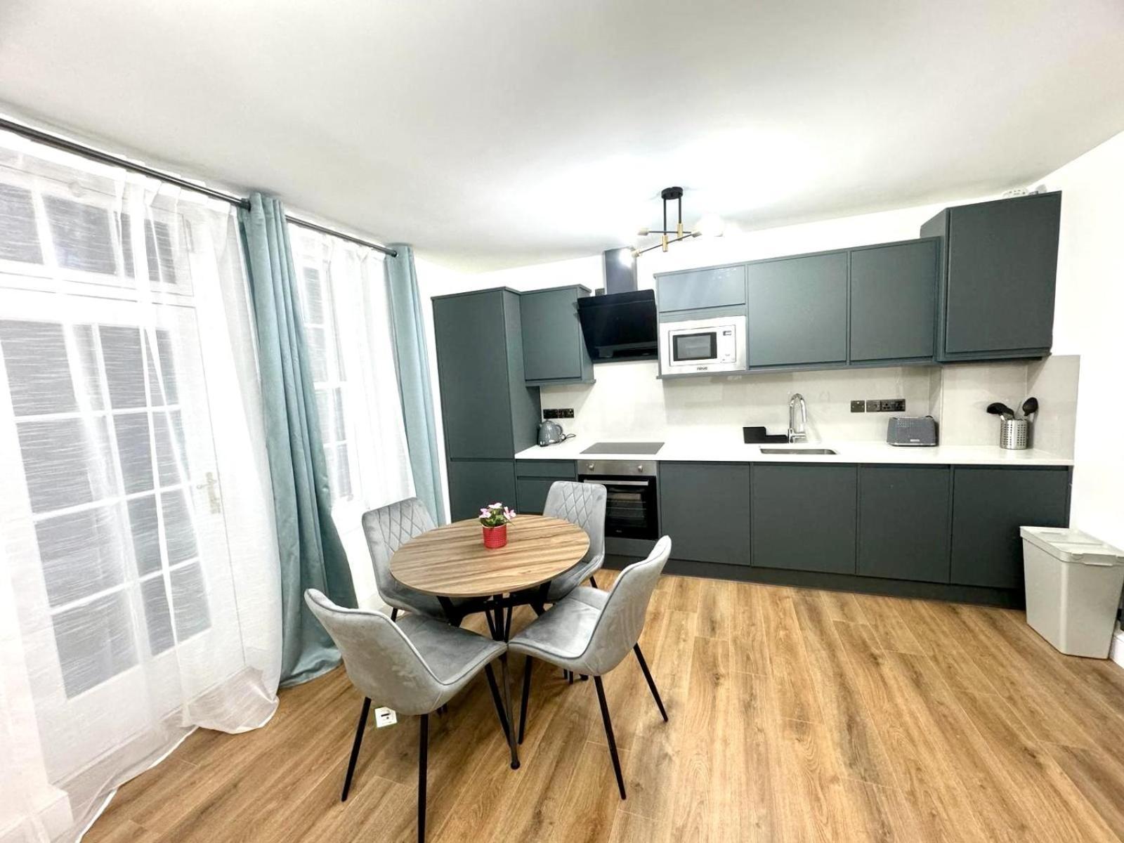 City Centre One Bedroom Apartment Next To Station, Newly Renovated Londres Extérieur photo