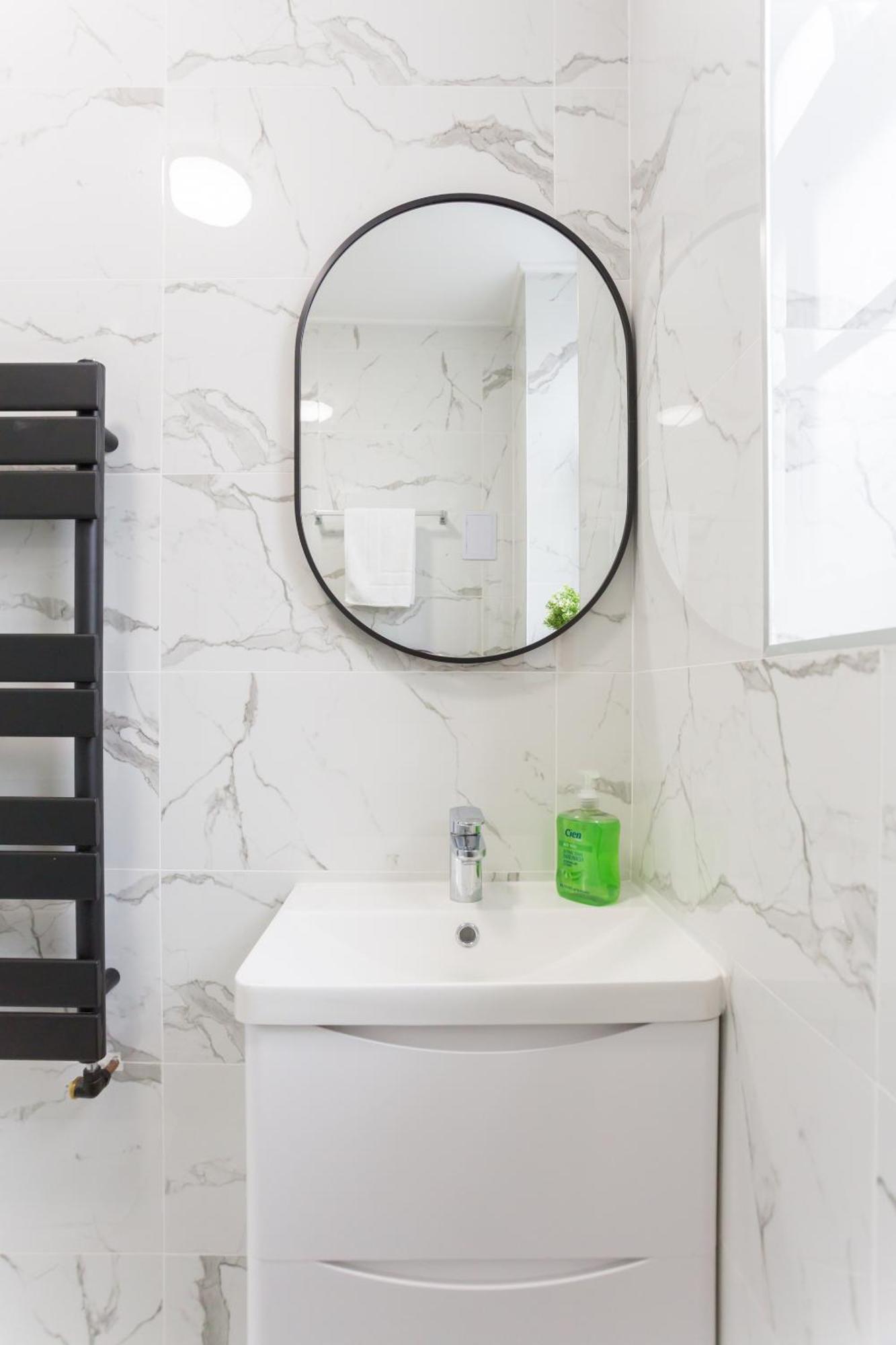 City Centre One Bedroom Apartment Next To Station, Newly Renovated Londres Extérieur photo