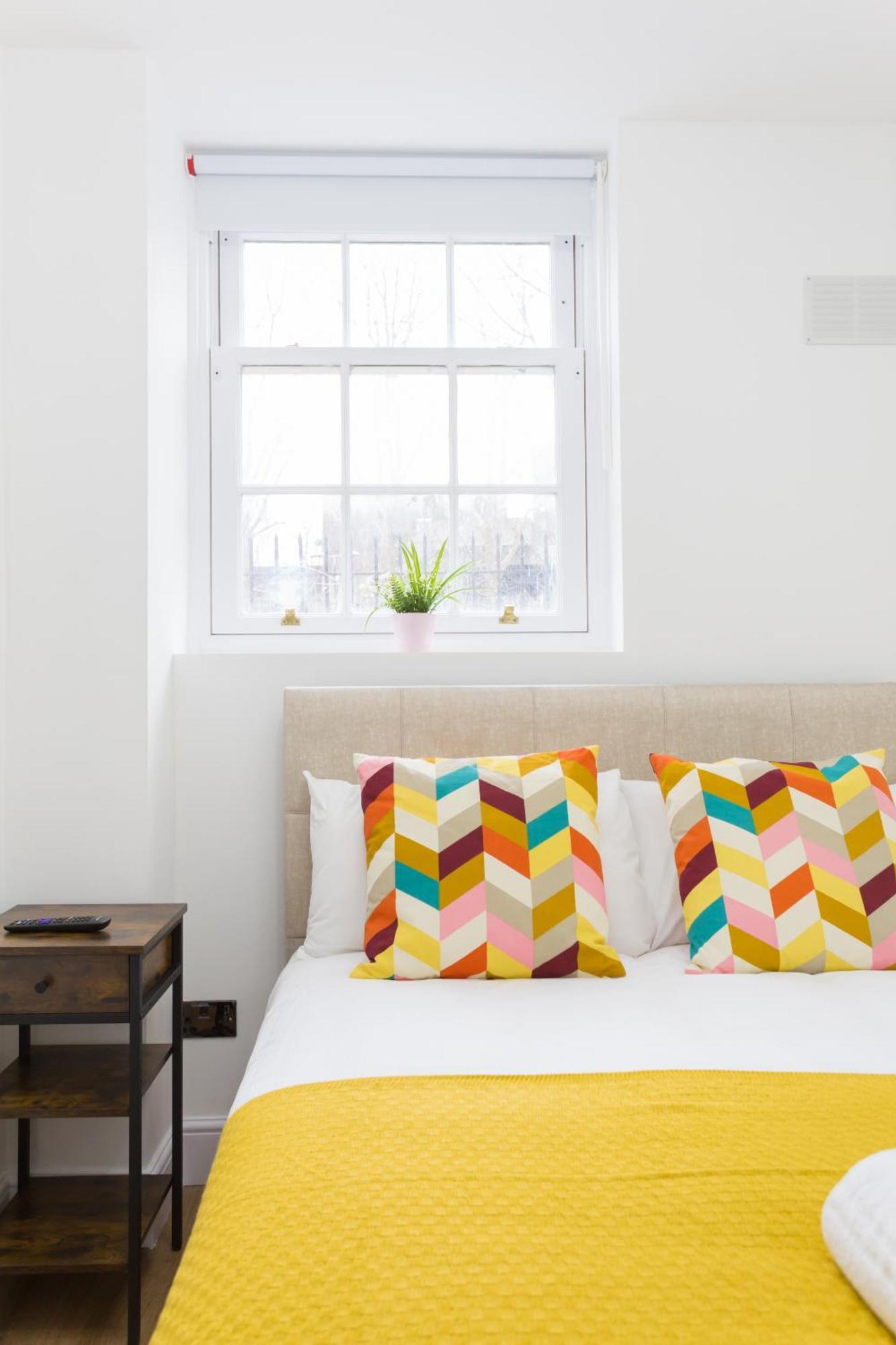 City Centre One Bedroom Apartment Next To Station, Newly Renovated Londres Extérieur photo
