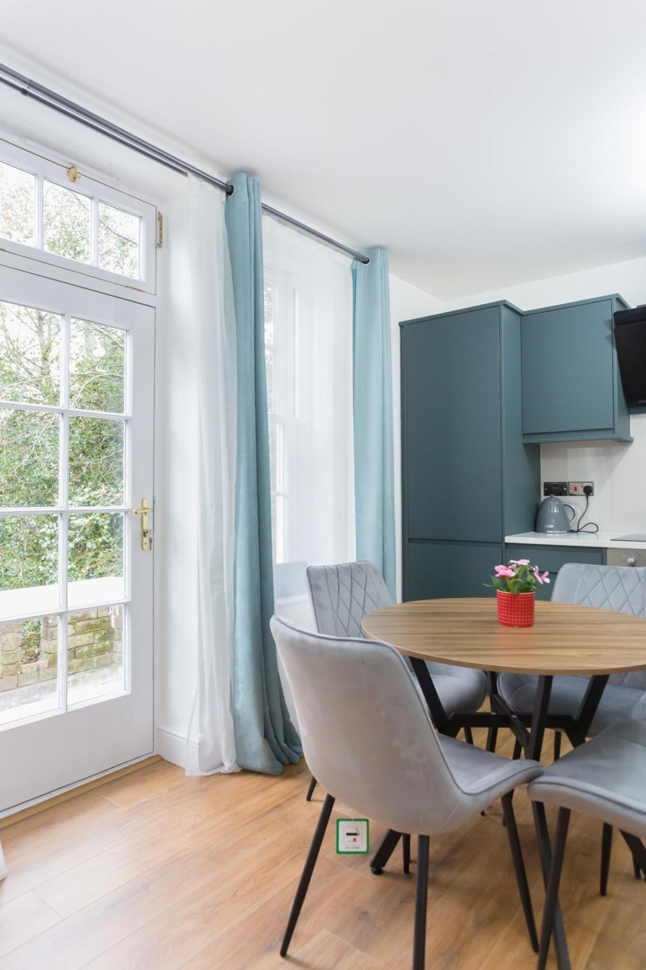 City Centre One Bedroom Apartment Next To Station, Newly Renovated Londres Extérieur photo